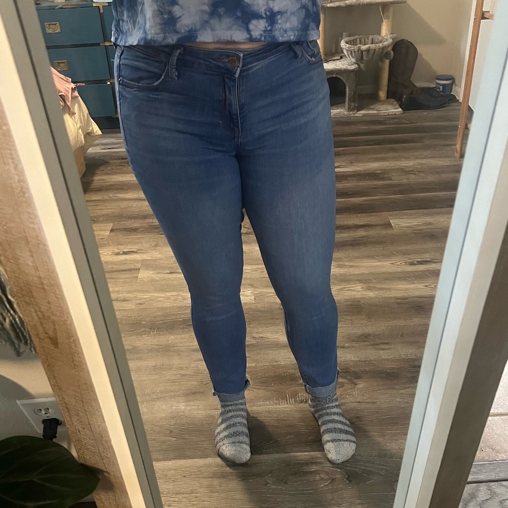 Size 10 Old Navy Rockstar Super Skinny Jeans